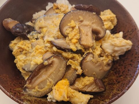 すき焼きの残りでリメイク☆シイタケの卵とじ丼
